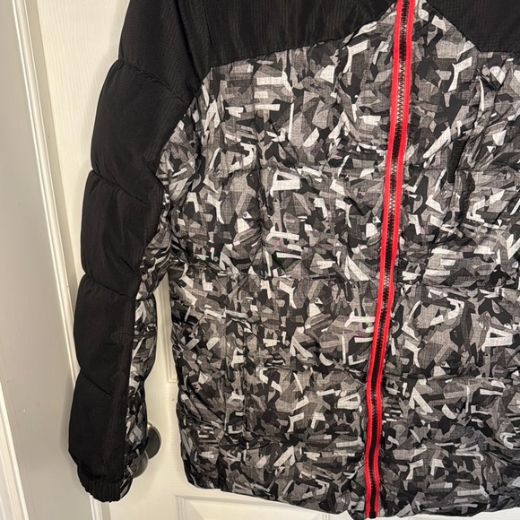 EUC Boys ZeroXposur Camouflage Hooded Puffer Jacket with Red Accents - Picture 3 of 9